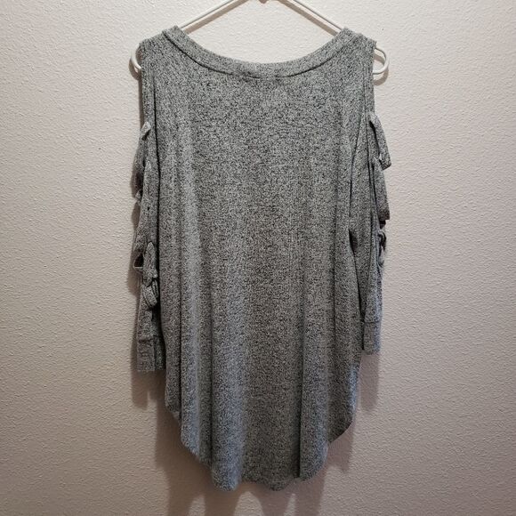 *Cherish scoop neck, long sleeve top, M - Picture 2 of 3